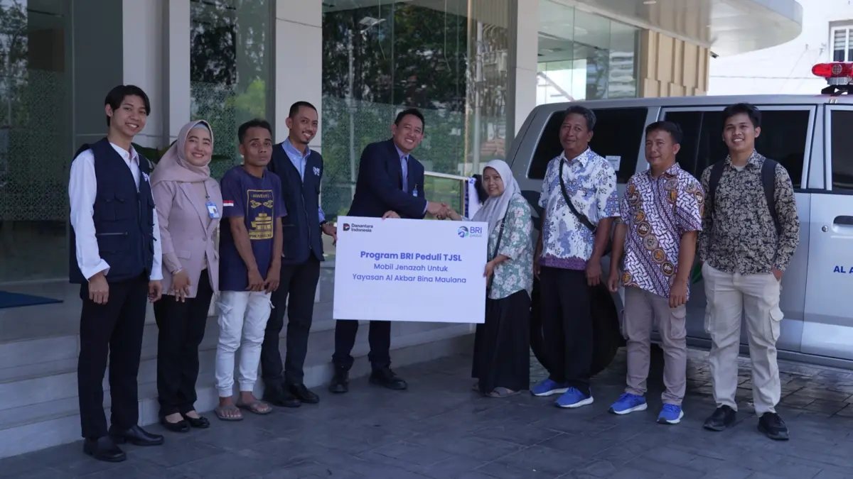 BRI Cabang Cirebon Gunung Jati Serahkan Bantuan Mobil Jenazah kepada Yayasan Al Akbar Bina Maulana Rilis