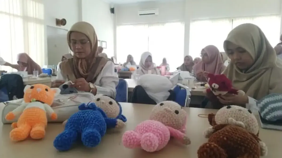 Merajut Kemandirian: Komunitas Merajut Tasikmalaya (KMT) Berdayakan Ratusan Perempuan Tembus Pasar Italia