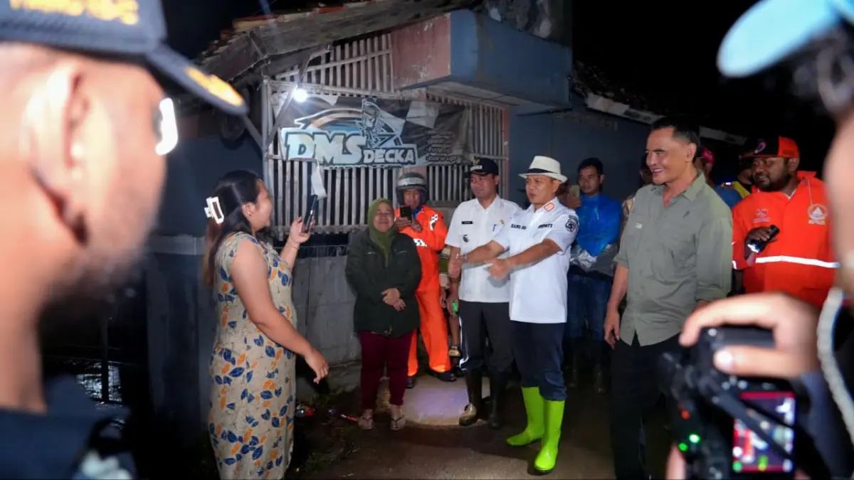 Kang DS Sigap Pantau Langsung Banjir Rancaekek, Siapkan Dapur Umum dan Tim Kesehatan Kang DS Sigap Pantau Langsung Banjir Rancaekek, Siapkan Dapur Umum dan Tim Kesehatan
