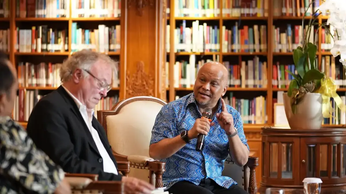Ilham Habibie Ajak Generasi Muda Jaga Keanekaragaman Budaya Lewat Peluncuran Antologi Puisi Agung Jerman  