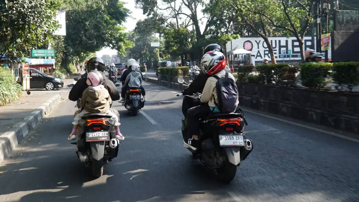 Aman berboncengan