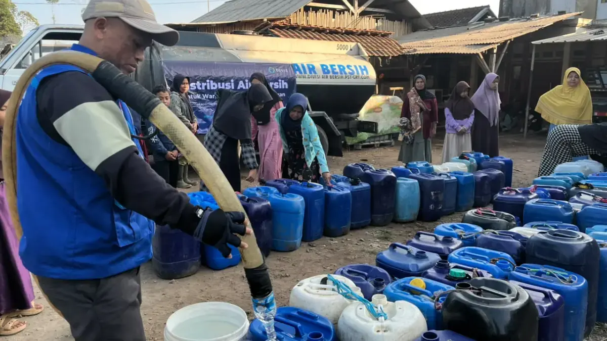 Ratusan KK di Garut Kesulitan Air Bersih, Krisis Kekeringan Kembali Melanda Desa Cintanagara Ratusan KK di Garut Kesulitan Air Bersih, Krisis Kekeringan Kembali Melanda Desa Cintanagara