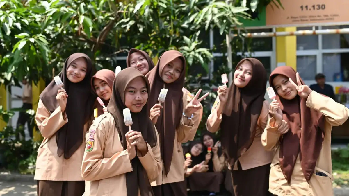Yili Indonesia Ajak Generasi Muda Bandung Peduli Lingkungan Melalui Edukasi Daur Ulang Sampah Plastik Yili Indonesia Ajak Generasi Muda Bandung Peduli Lingkungan Melalui Edukasi Daur Ulang Sampah Plastik