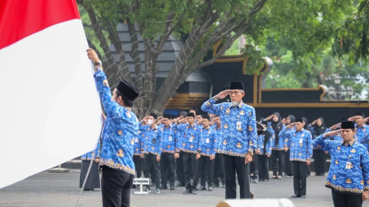 Sekretaris Daerah (Sekda) Provinsi Jawa Tengah Sumarno meminta generasi muda untuk memperkuat karakter, menumb